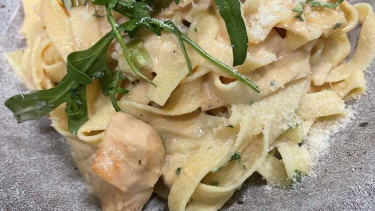 54. Tagliatelle al salmone